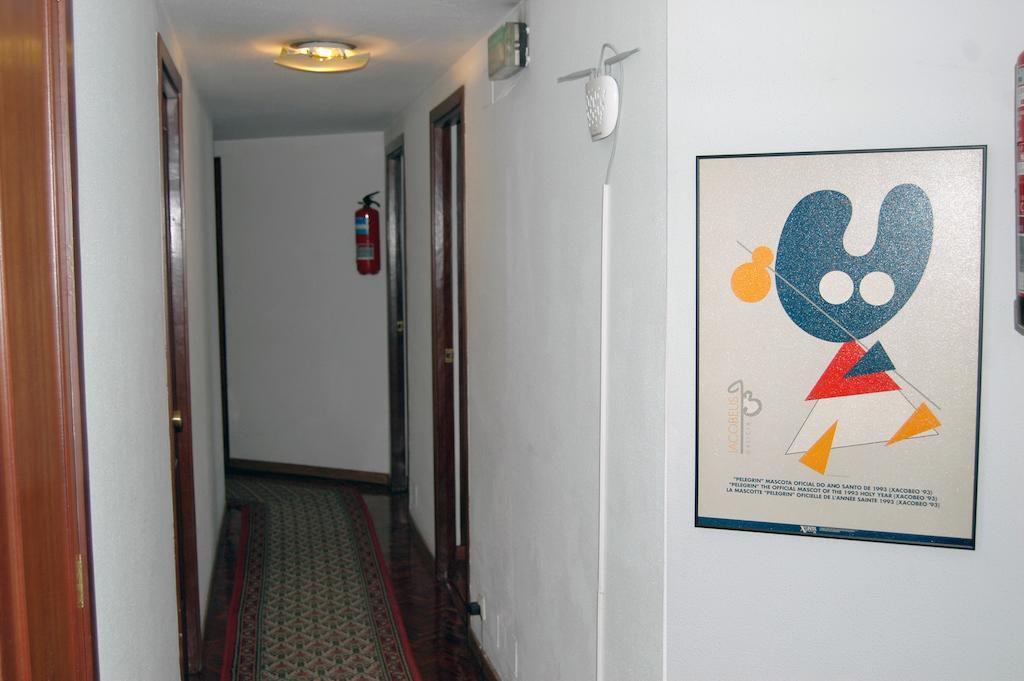 Hostal Charo II Сантьяго-де-Компостела Номер фото