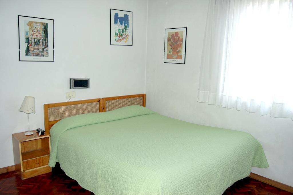Hostal Charo II Сантьяго-де-Компостела Номер фото